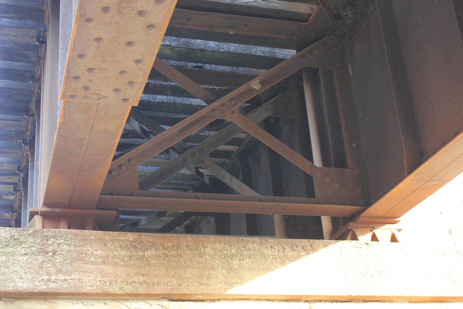 Cross frame details